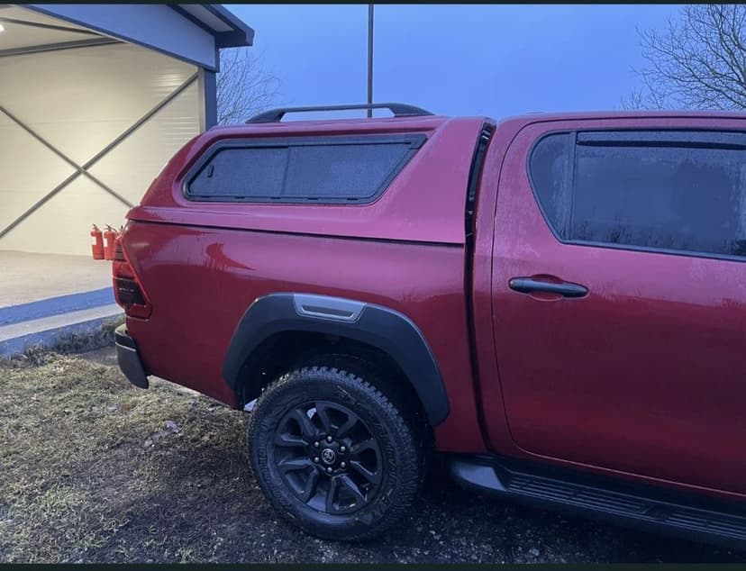Hardtop TOYOTA Hilux