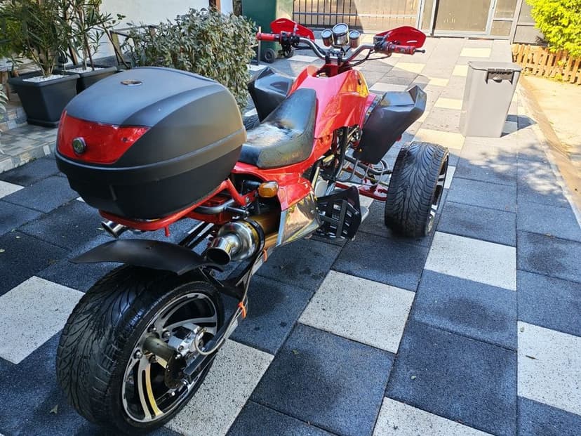 Vând ATV trike de strada