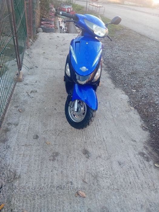 Vând scuter de 50cc cu acte aproape nou