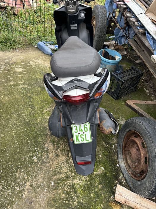 Scuter kymko fara permis limitat la 25 la ora