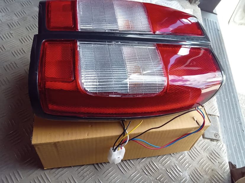 Lampa stop far spate nissan navara de la an 1998 la an 2010  stop nou