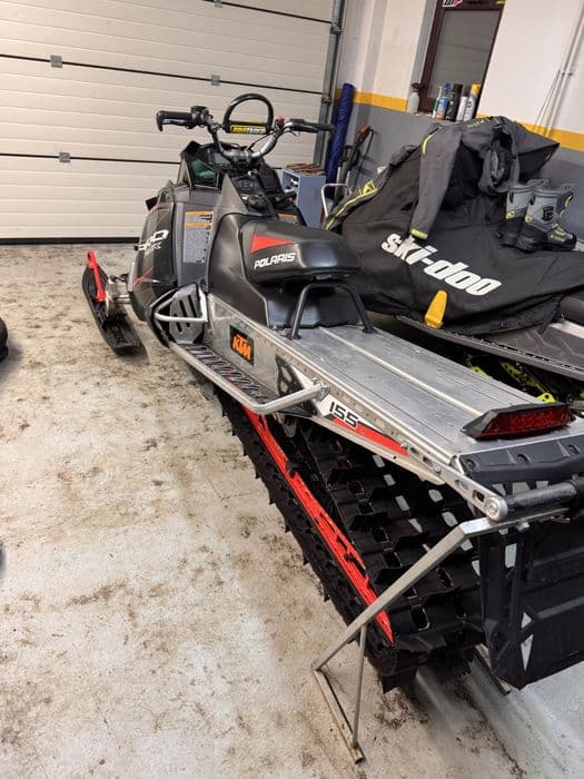 Snowmobil Polaris Rmk
