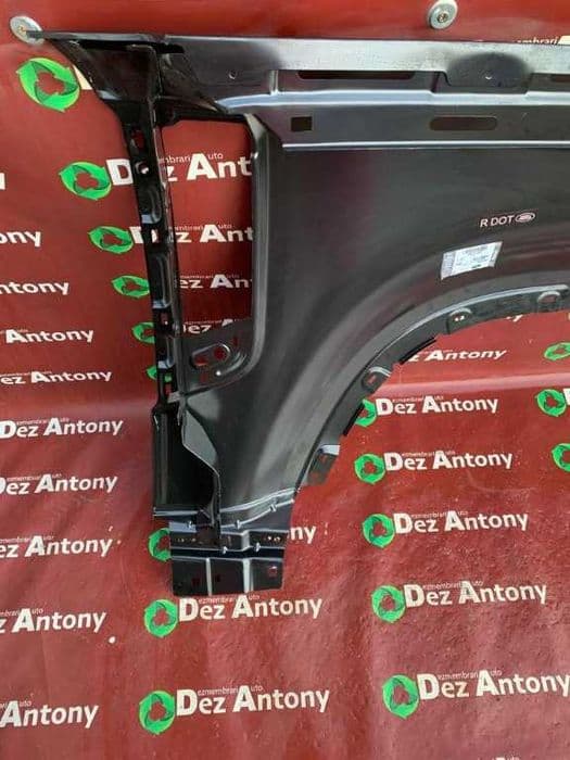 Aripa fata stanga NOUA ORIGINALA Land Rover Defender 2