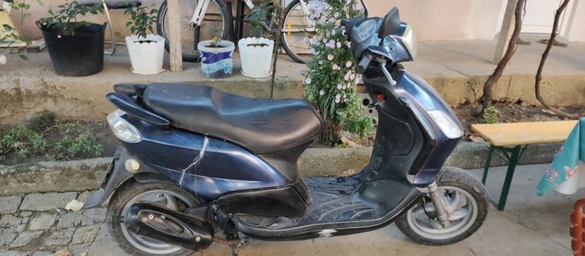 Vând scutere Piaggio Fly 4timpi