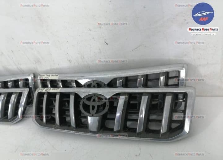 Grila centrala originala Toyota Land Cruiser J100 [facelift] 2003 2004