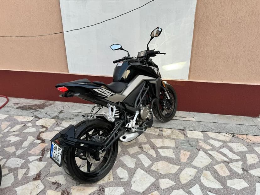 Cf moto 250cm naked 2021 variante