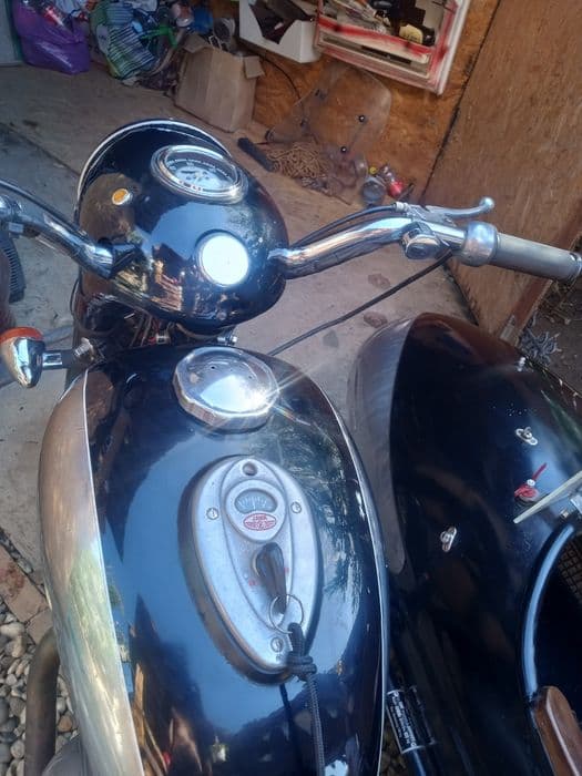 Jawa 250 din 1961 . Motocicletă cu ataș.