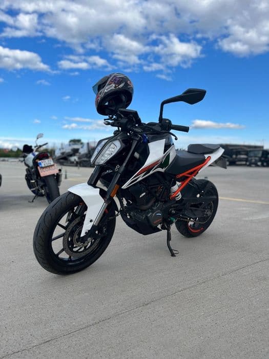 Vând KTM Duke 125