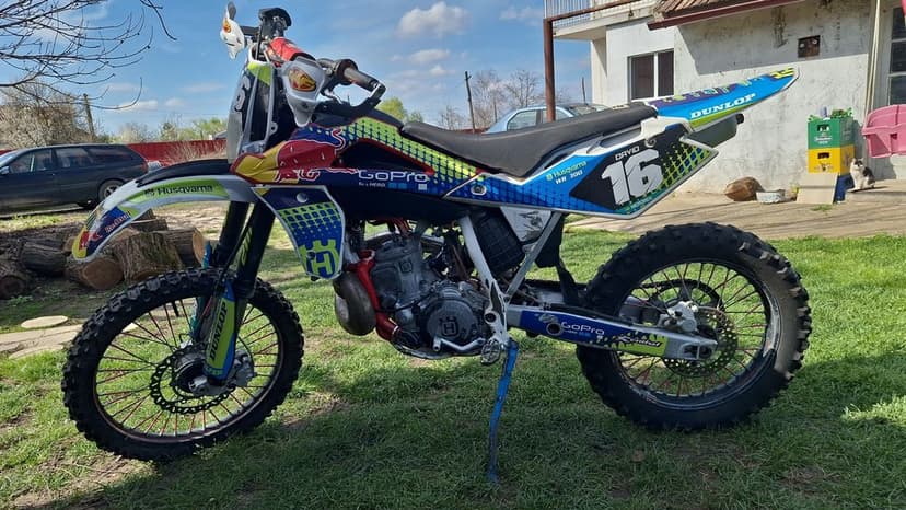 Vând Husqwarna WR300