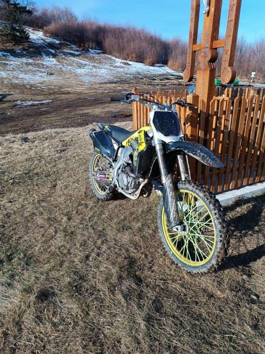 Cross Suzuki Remezeu de 450 cc