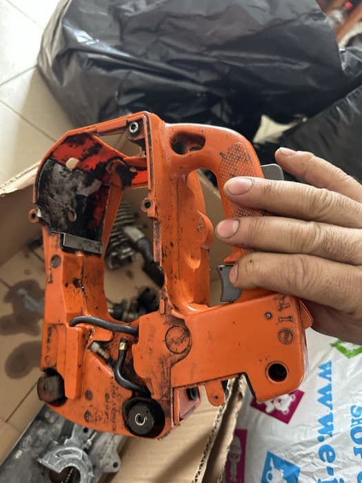 Vand sau schimb piese drujba de o mana Husqvarna 338