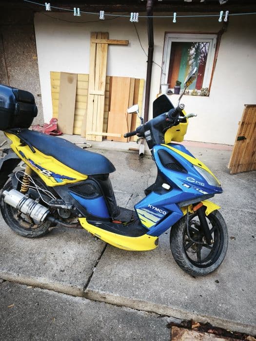 Vând scuter sau schimb cu motocultor