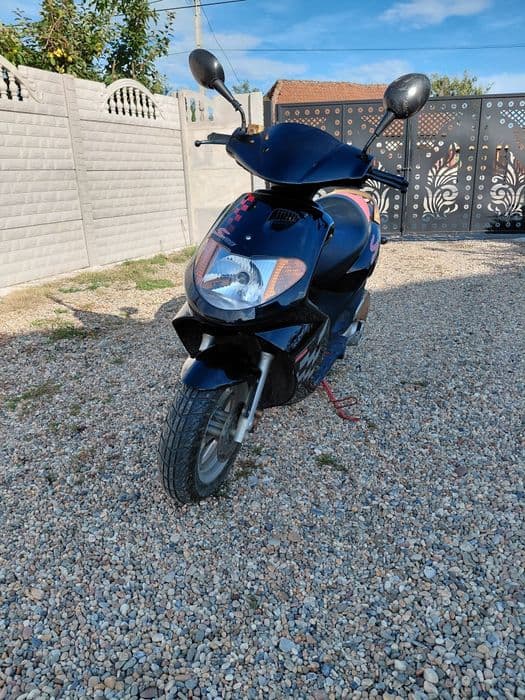 Vând scuter daelim S Five