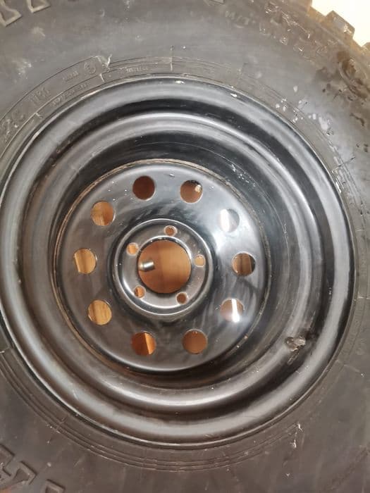 Pneuri plus jante din oțel umăr negativ +12cm jeep cherokee