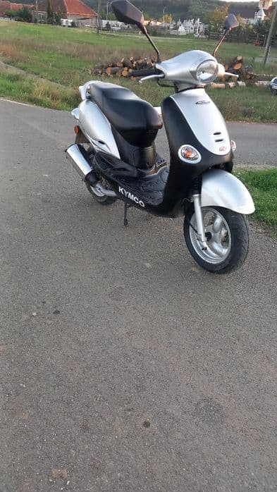 Vând scuter funcțional