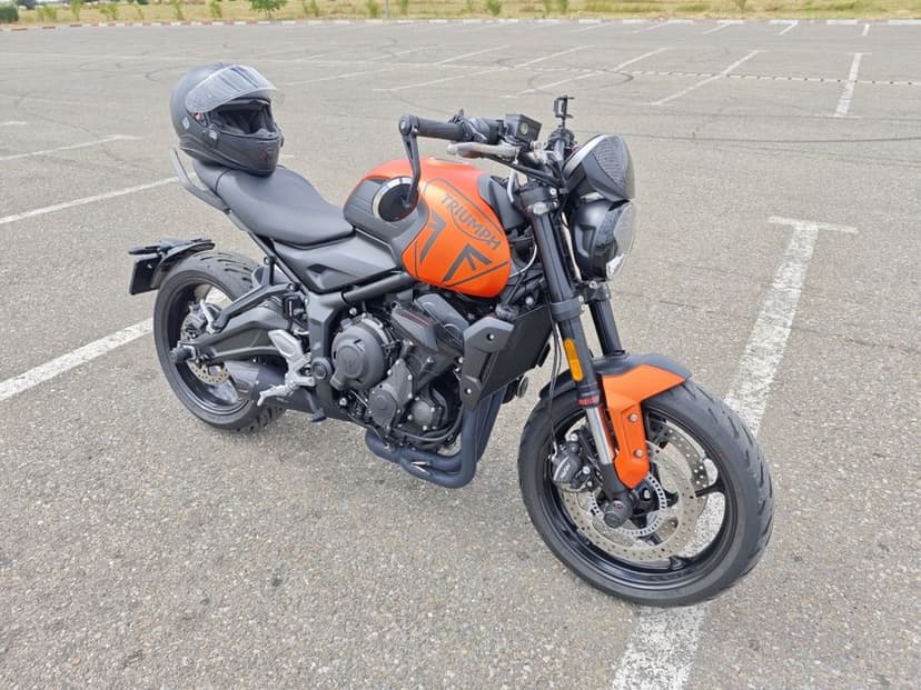 Vând Triumph trident 660 2023