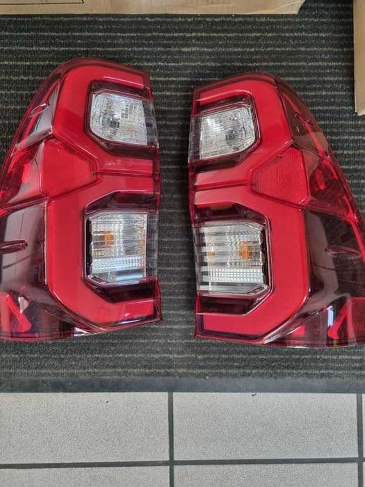 stopuri led  toyota hilux 2023