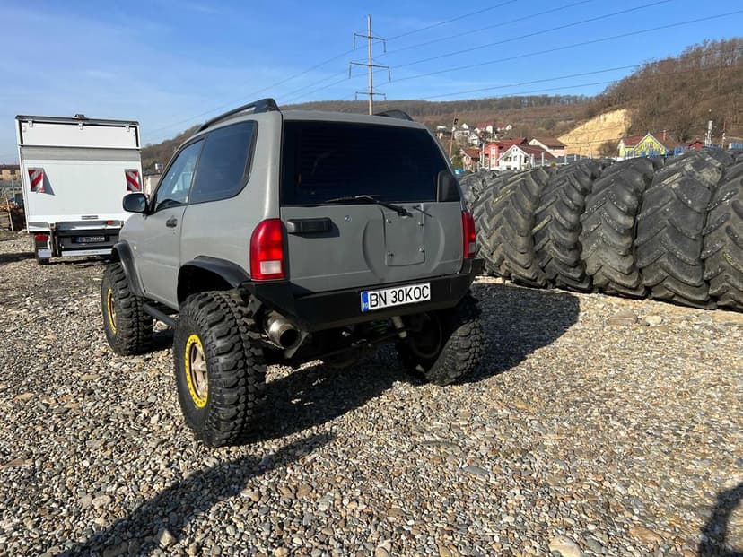 Suzuki Grand Vitara 2.7 benzina/ modificata off-road , punti de Patrol