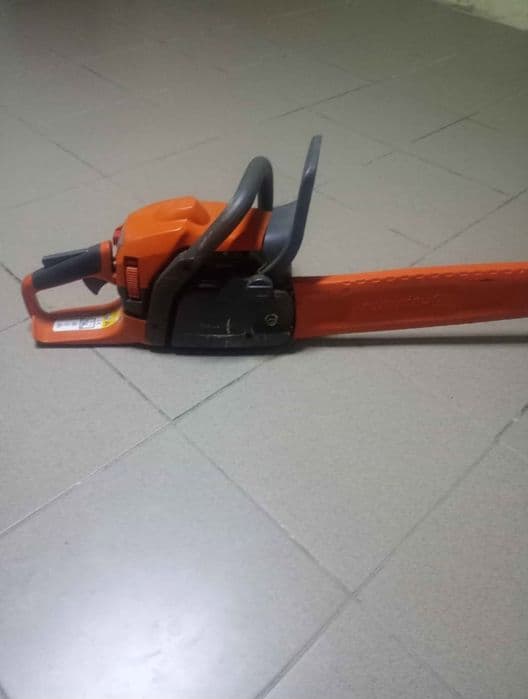 Vând Sau Schimb Drujbă Husqvarna 435 X-Torq.