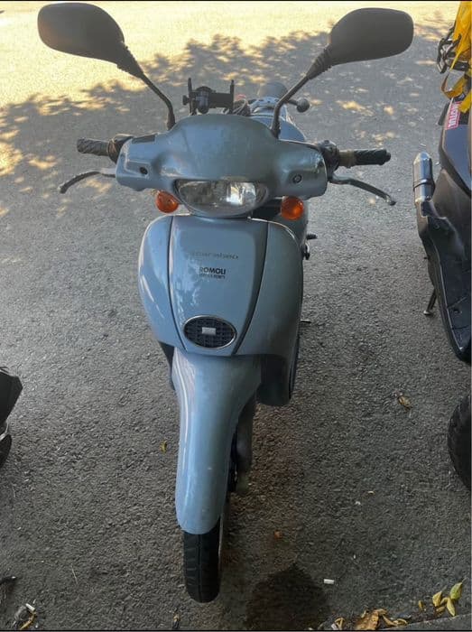Scuter Aprilia Scarabeo
