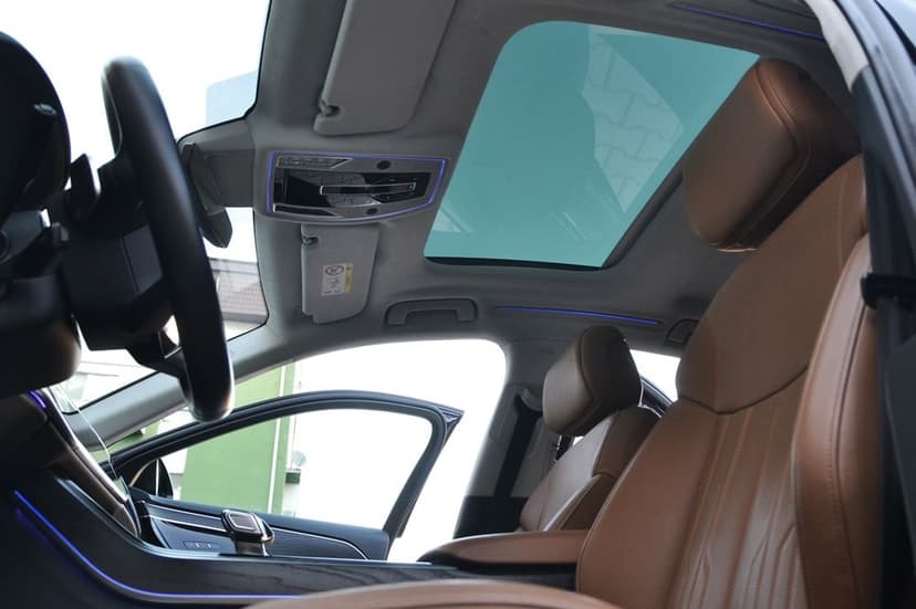 Audi A8 Long 3.0 d  Quattro   farurile full Laser Panoramic