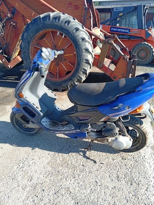 Vînd scuter Peugeot .