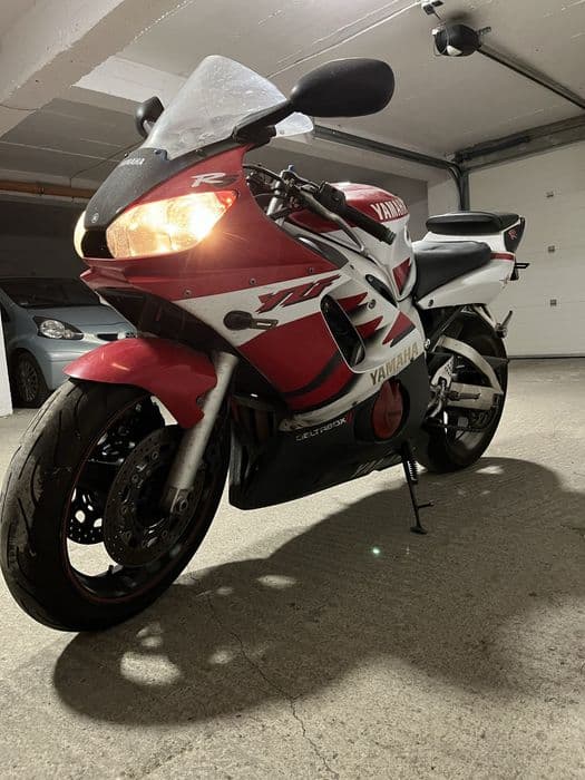 Yamaha YZF-R6 (1999) – În stare bună, proprietar
