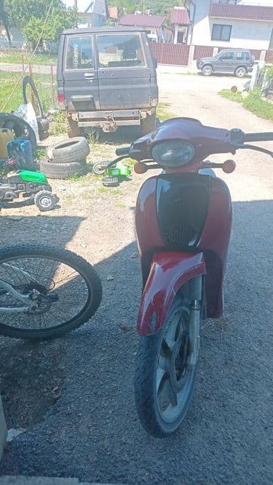 Vând doua scuter