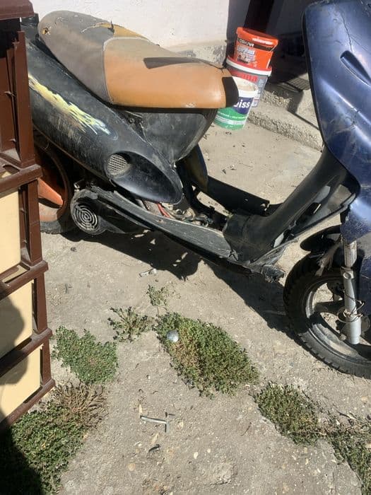 Vand yamaha aerox 100cc 2t cu carene de malaguti