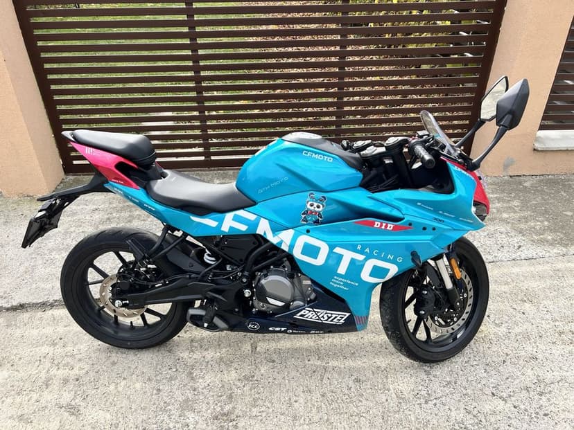 CFMOTO 300SR motocicleta