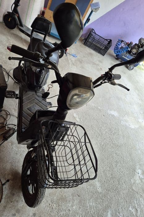 Vând Scuter Electric cu Pedale.