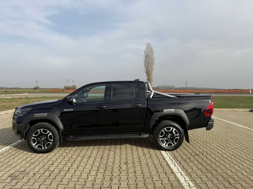 Vand TOYOTA HILUX 2.8 4x4 Invincible – 204 HP