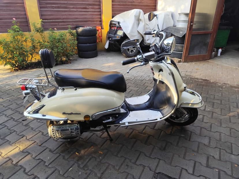 Scuter 49 cc Vespa Classic Replica 1965