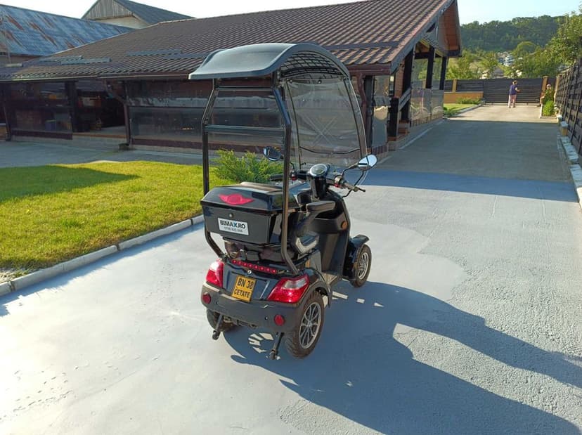 Scuter electric 4 roti, Negru - ca nou