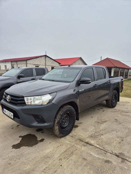 Toyota  Hilux .2buc. Identice