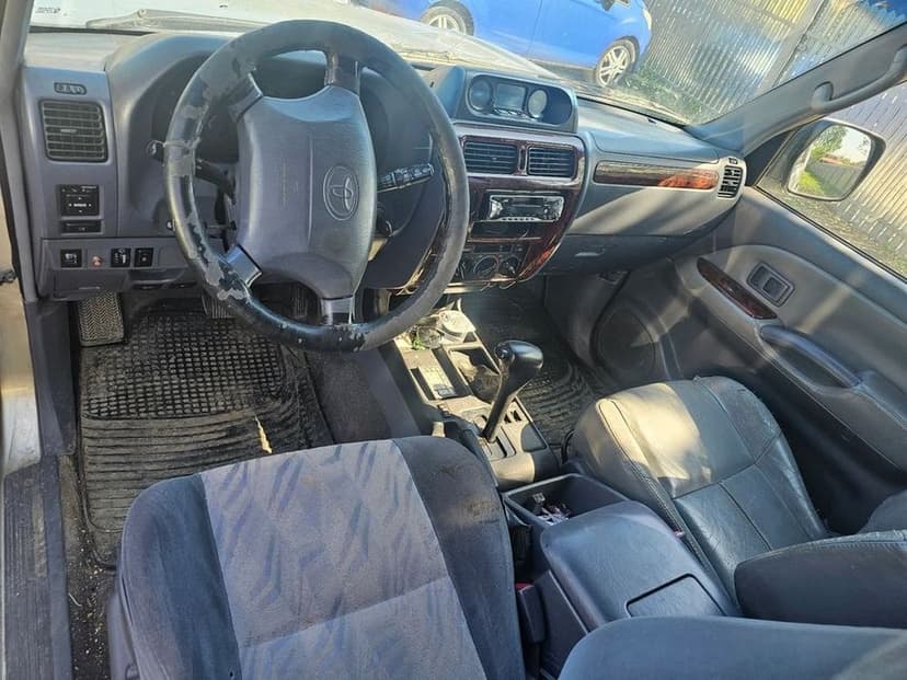 dezmembrez toyota land cruiser j90 163cp an 2002 volan stanga