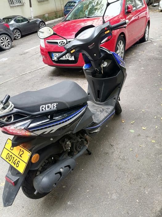 4500 lei negociabil scuter 50cc se poate pilota cu permis cat AM sau B
