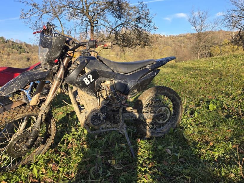 Schimb două motoare cu un atv de 250cc