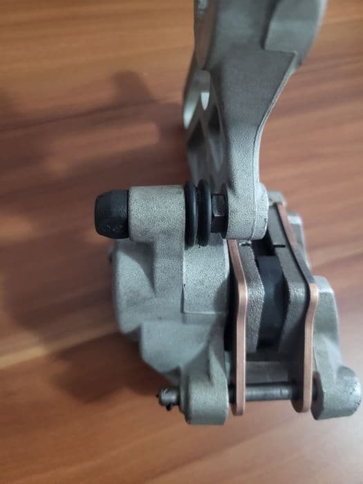Etrier frana spate KTM Brembo, conducta frana spate, plăcute frana.