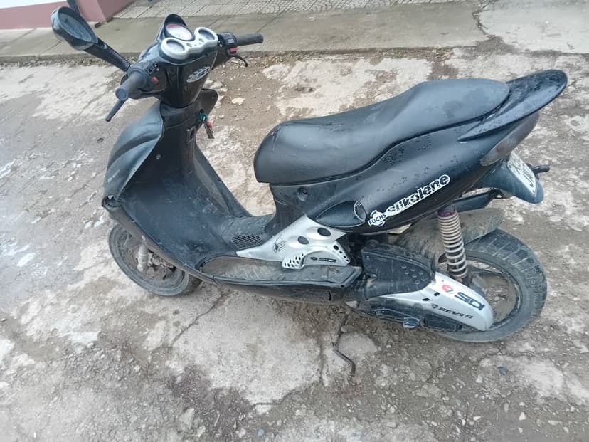 Vând malaguti f15 motor 49cc