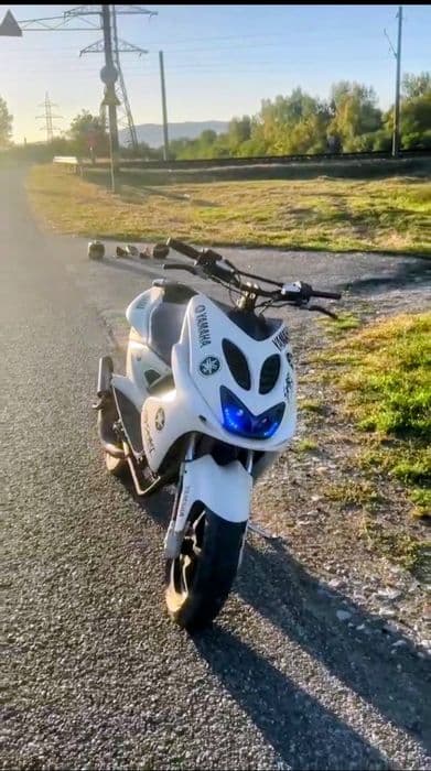 Vând scuter Yamaha aerox