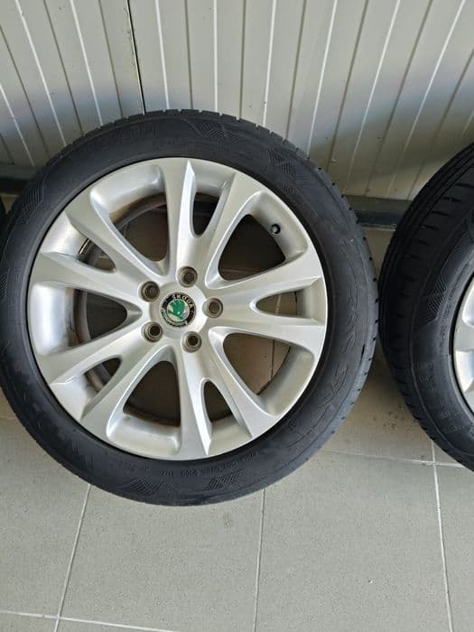 Jenti aliaj R17 cu anvelope  Skoda