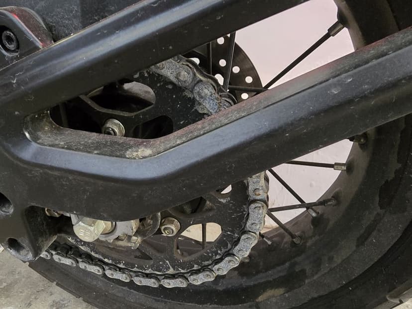 Husqvarna svartpilen 401 (ca noua)