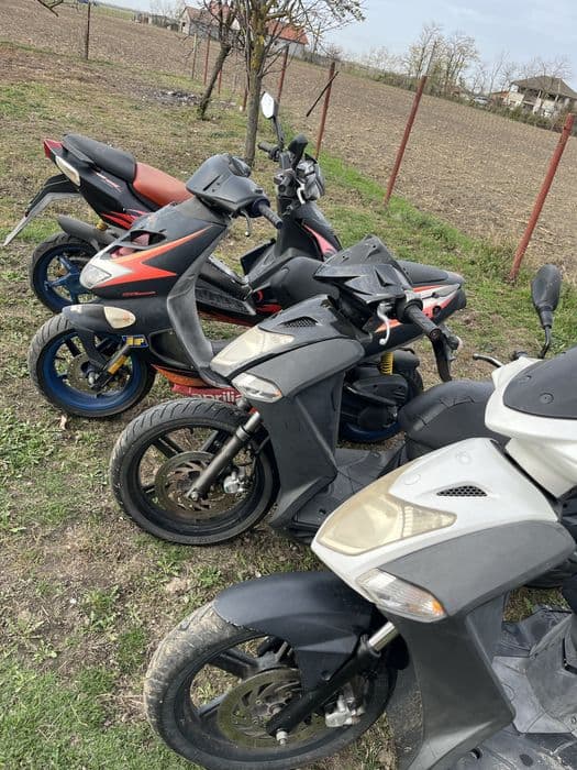 De vanzare 4 scutere