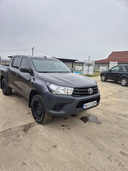 Toyota  Hilux .2buc. Identice