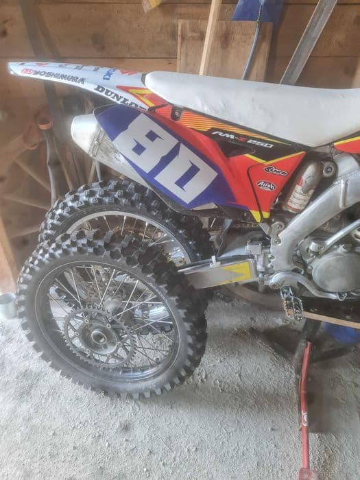 Suzuki rmz 250 . 2012  foarte bine intreținut, schimb cu wv t4