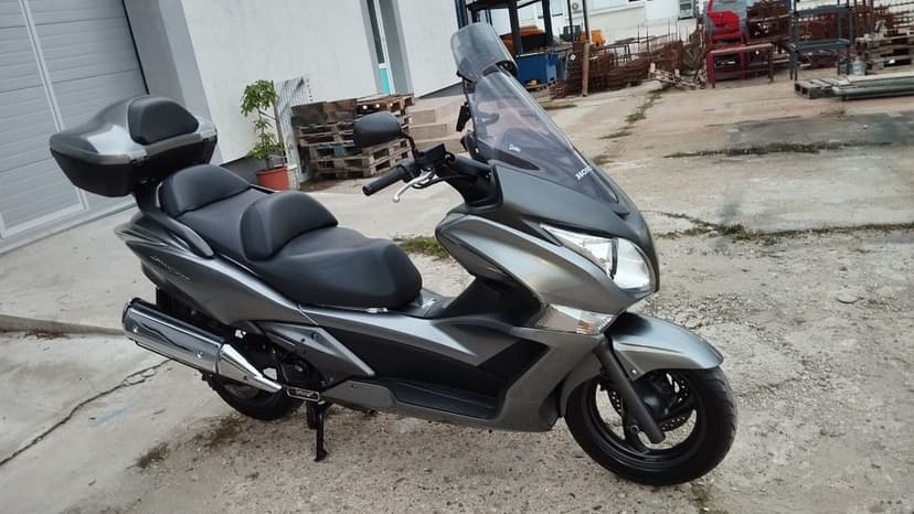 Honda SilverWing 400 maxiscooter