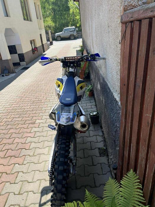 Vând cross Husqvarna 450 4T - an 2017