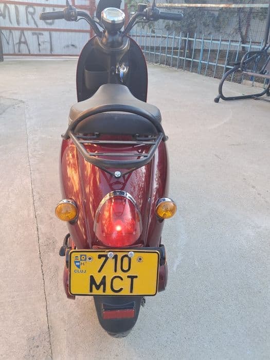 Scuter electric model vs 2 stare foarte bună