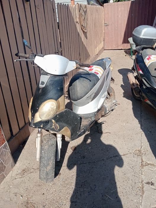 Vând sau schimb 3 scutere